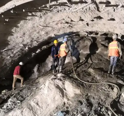 后湖管理区拱顶带模注浆料的施工流程及注意事项